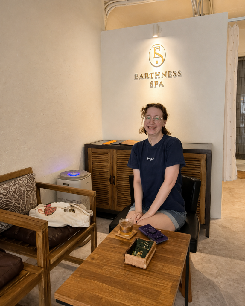 A solo international guest relaxing at EARTHNESS SPA after her treatment.